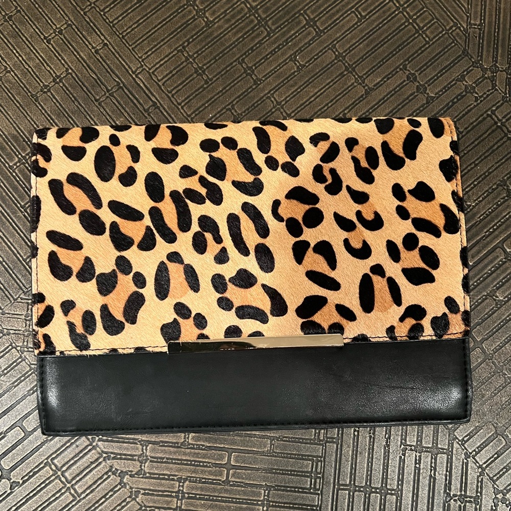 Kelly & Katie Black leopard Textured Clutch
